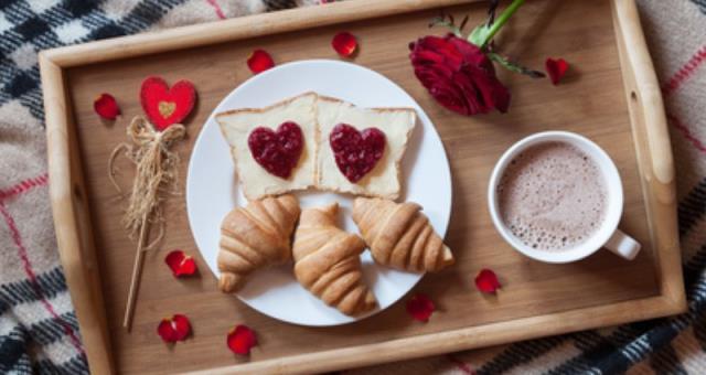 Una Romantica colazione servita in camera