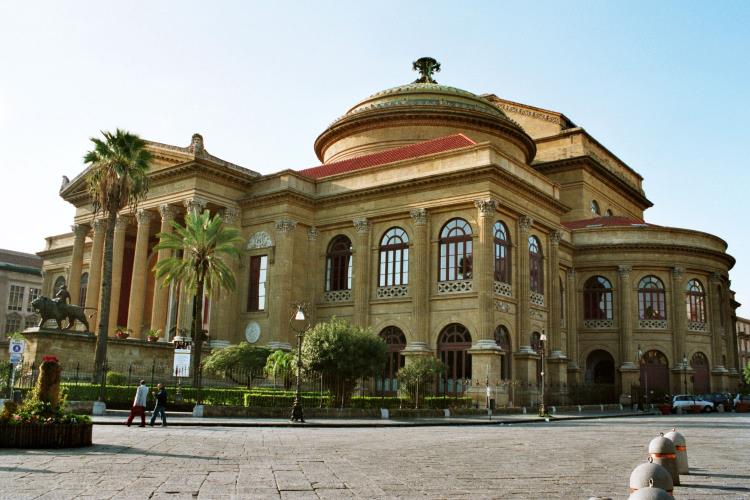 Scopri la programmazione del teatro Massimo Vittorio Emanuele di Palermo alloggia a l Best Western Ai Cavalieri Hotel !